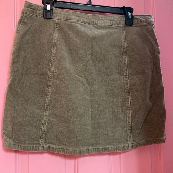 Maurices button up olive green skirt - Picture 2 of 3